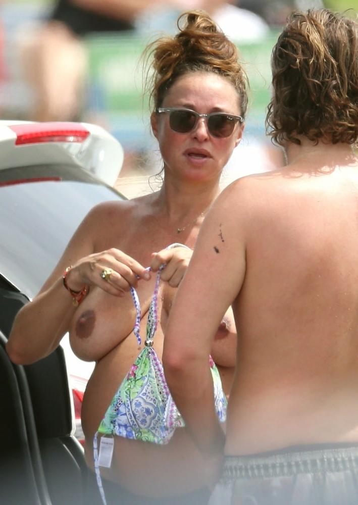 8P Camilla Francks topless and pregnant Bondi beach jan 2018