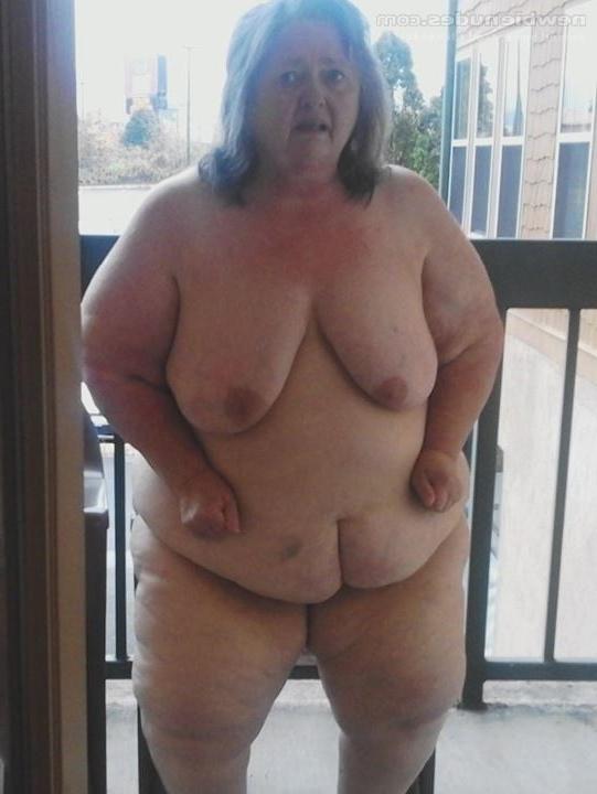 25P Mature meaty mom's no steak sauce needed