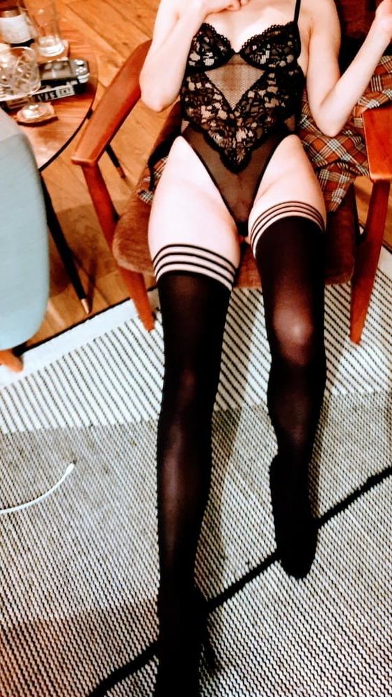 25P London's submissive slut Penny, every man wants