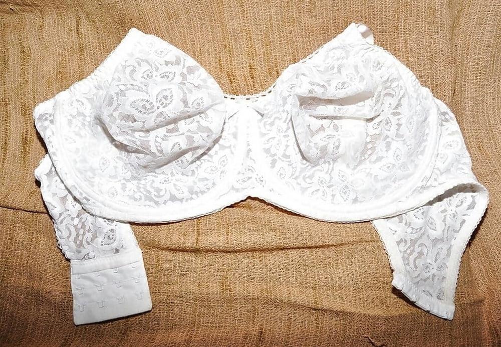 11P BRA OF WHORE MATURE FEMALE 55 Y WHORE