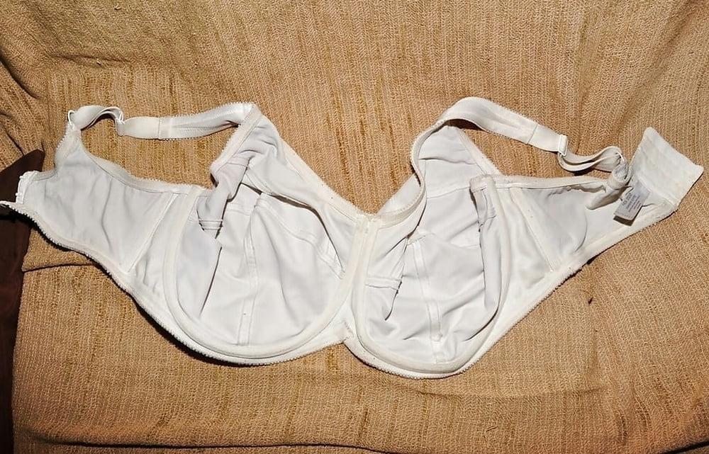 11P BRA OF WHORE MATURE FEMALE 55 Y WHORE