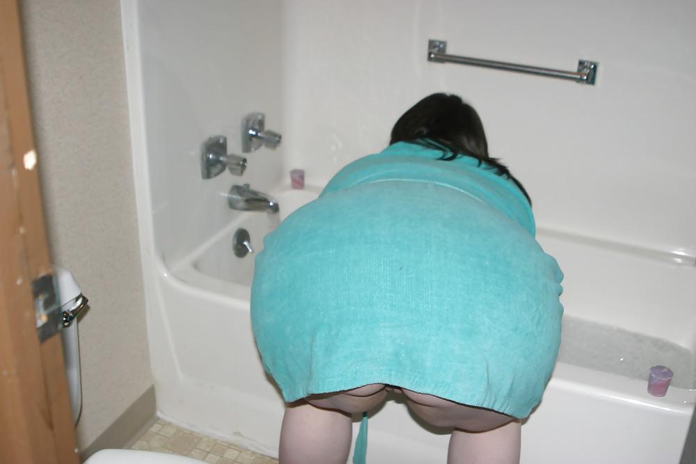25P Kaylee in bath