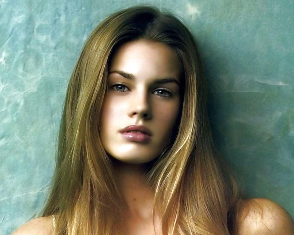 21P Vanessa Hessler cutest face