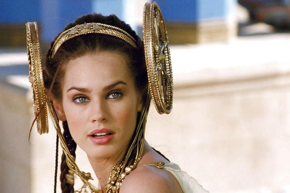 21P Vanessa Hessler cutest face