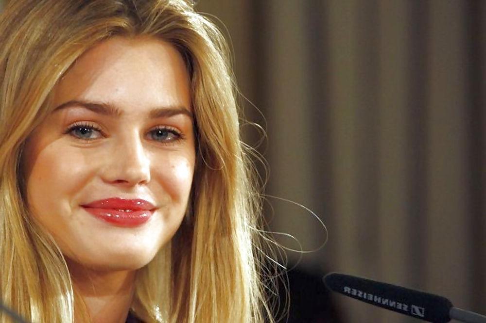 21P Vanessa Hessler cutest face