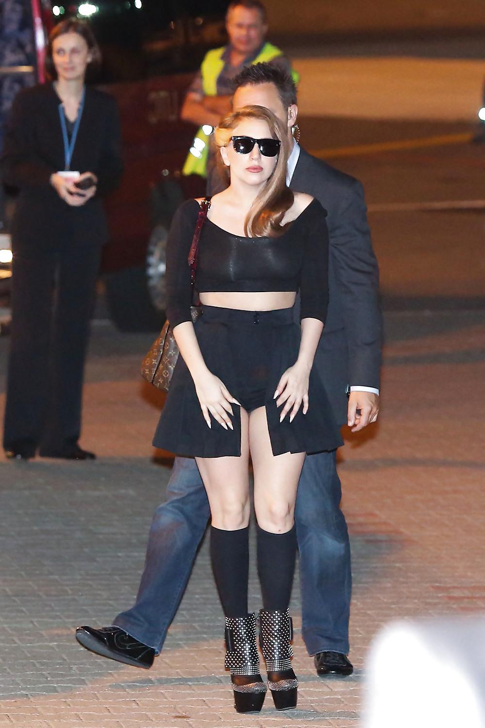 4P Gaga without bra