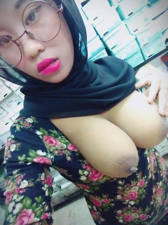 25P Bras on tits out 4