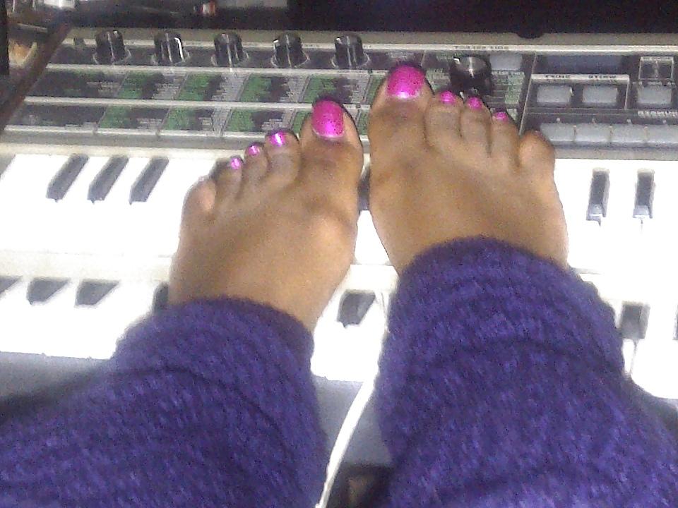7P Pretty Ebony Feet