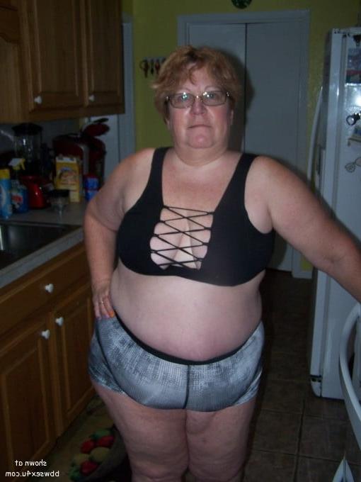 16P Bbw mix 687 (Do they need a bra ?)