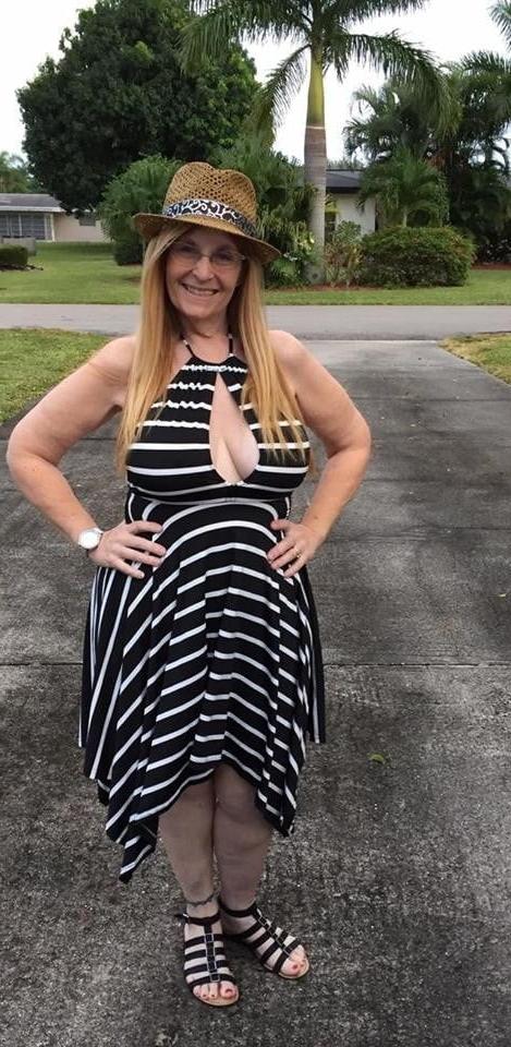 16P Bbw mix 687 (Do they need a bra ?)