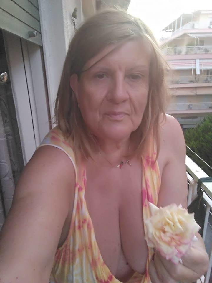 16P Bbw mix 687 (Do they need a bra ?)