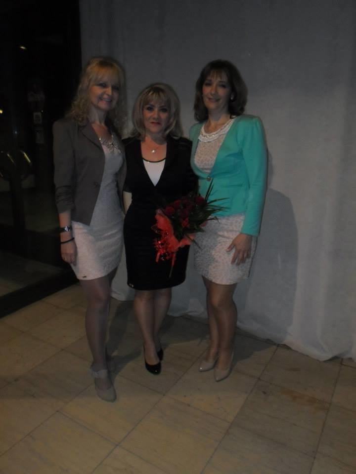 25P Sexy MILFs and GILFs wearing tights 11