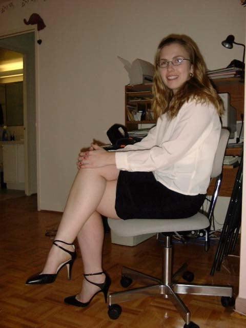 25P Sexy MILFs and GILFs wearing tights 11