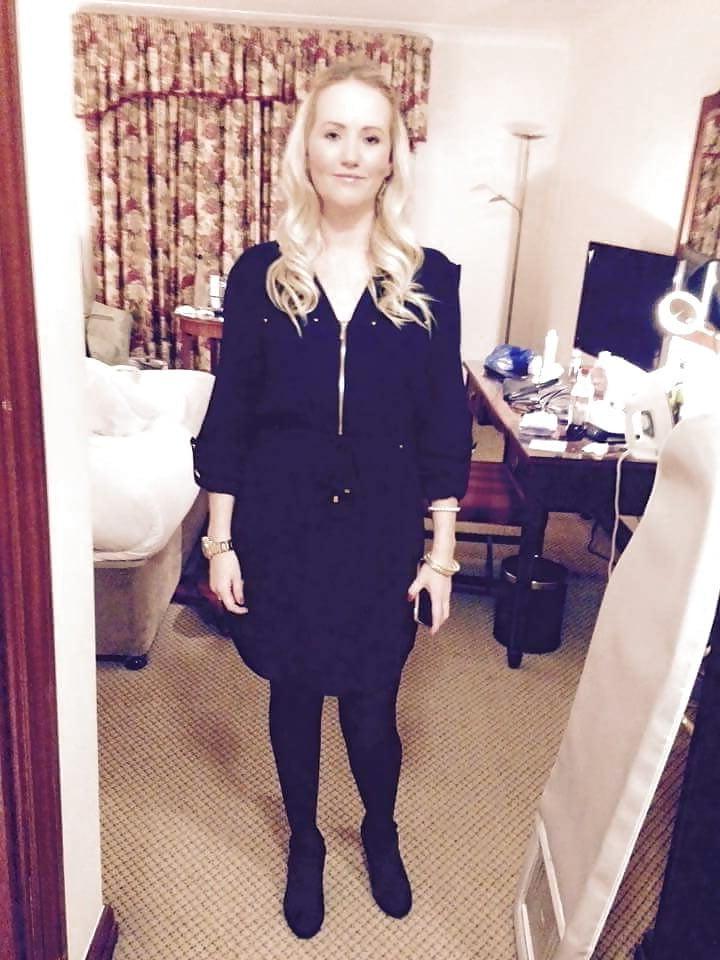 25P Sexy MILFs and GILFs wearing tights 12