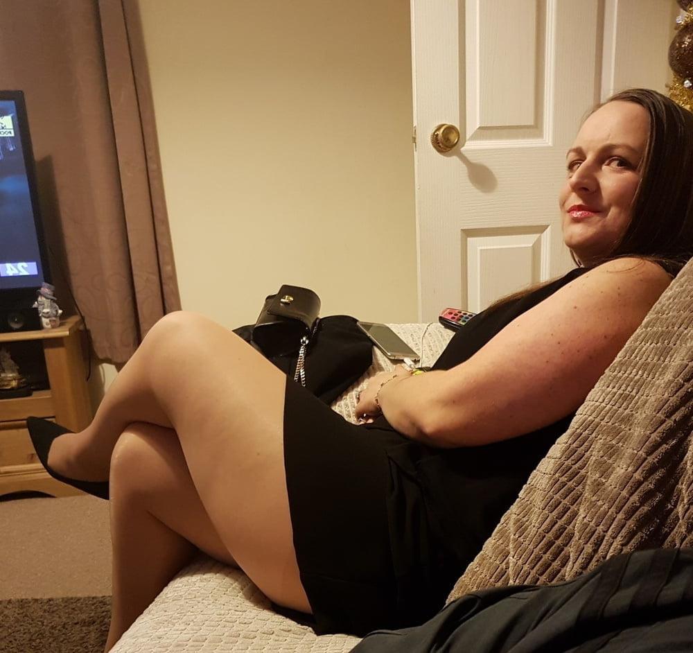 25P Sexy MILFs and GILFs wearing tights 12