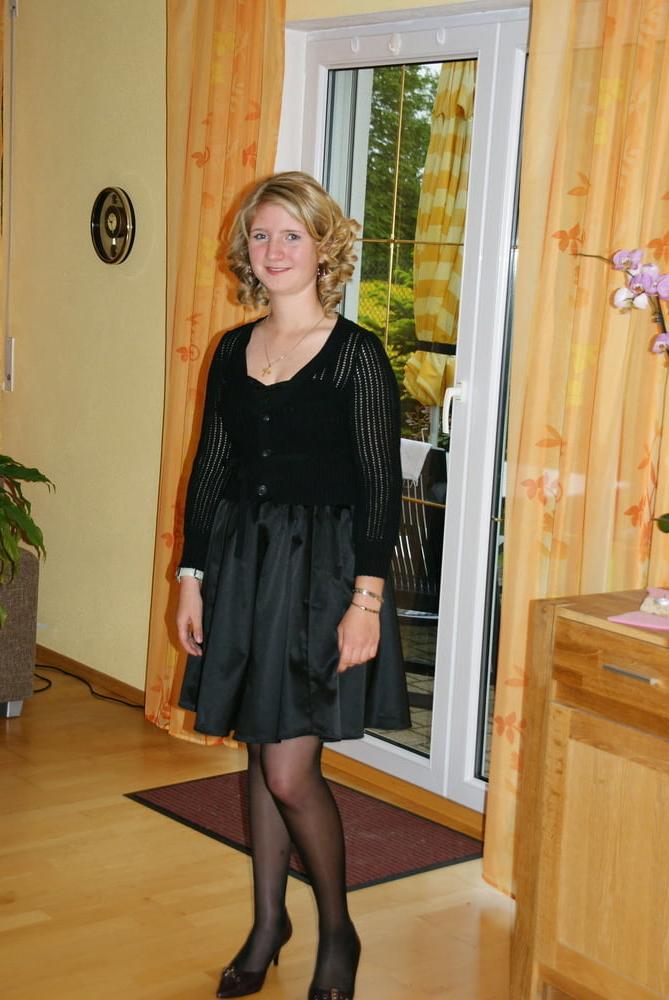 25P Sexy MILFs and GILFs wearing tights 12