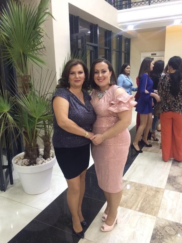 25P Sexy MILFs and GILFs wearing tights 12