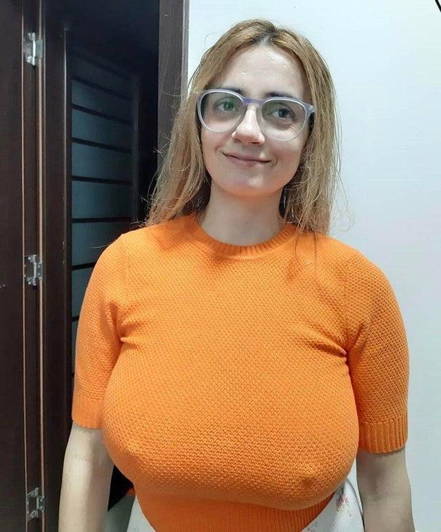 15P NO BRA club HUGE BOOBS and JUICY JUGGS edition 6