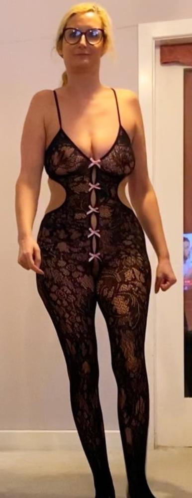 7P Horny milf