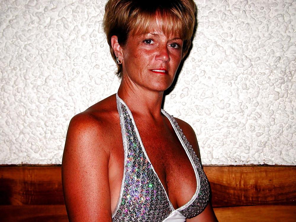 25P MILF on Vacation
