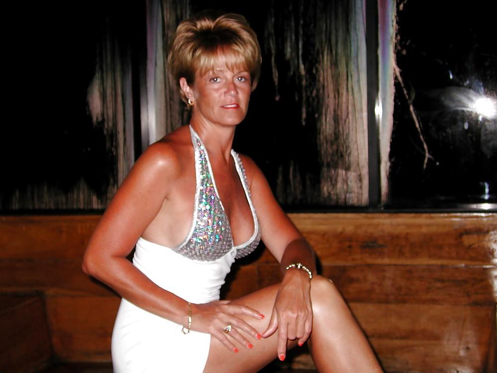 25P MILF on Vacation