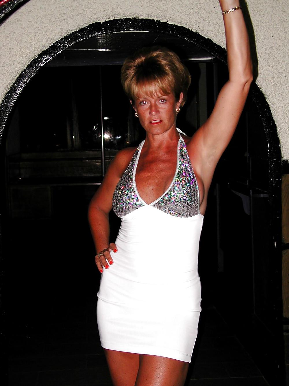 25P MILF on Vacation