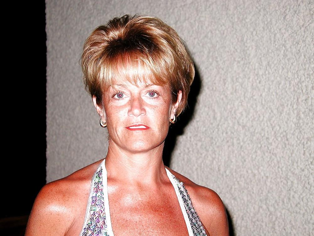 25P MILF on Vacation