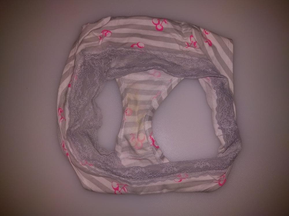 25P Japanese Wife's Used Panties 1