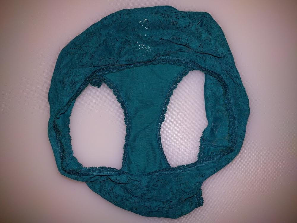 25P Japanese Wife's Used Panties 1