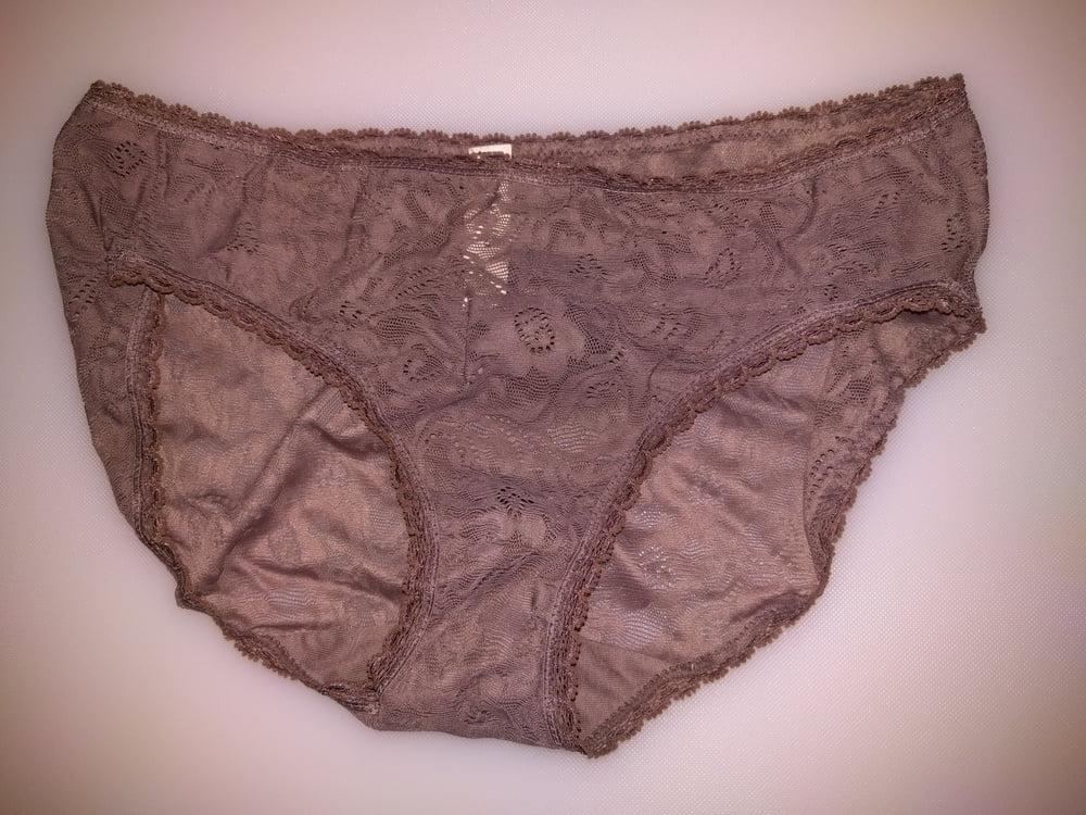 25P Japanese Wife's Used Panties 1