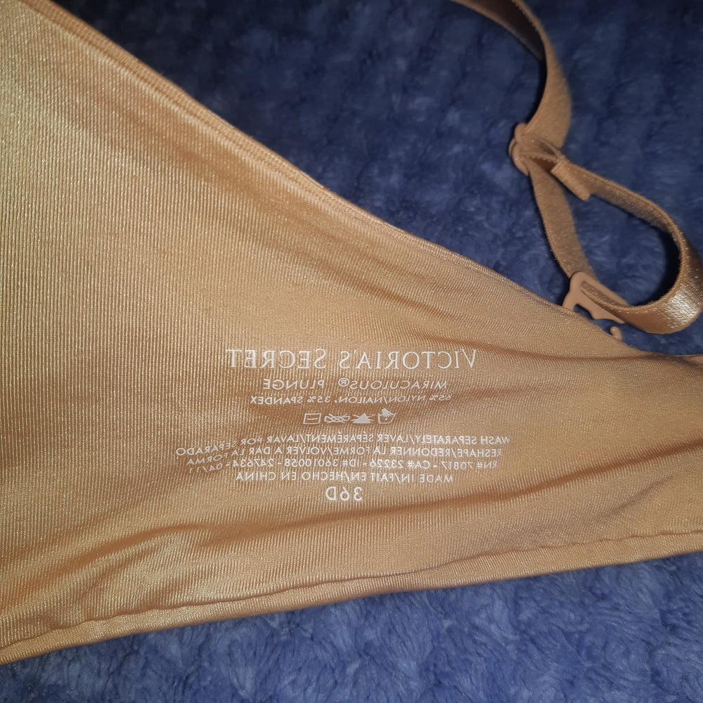 12P My gf victoria secrets 36D bra