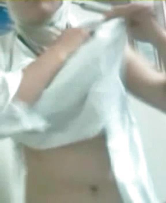 13P Arab doctor changing 