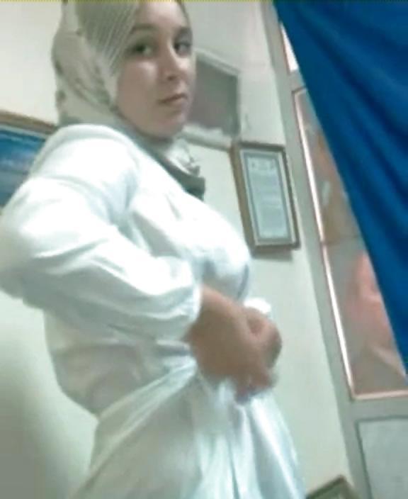 13P Arab doctor changing 