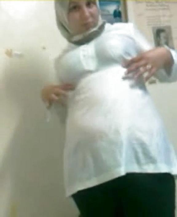 13P Arab doctor changing 