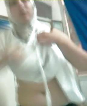 13P Arab doctor changing 