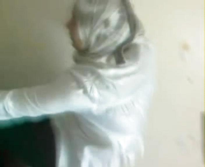 13P Arab doctor changing 