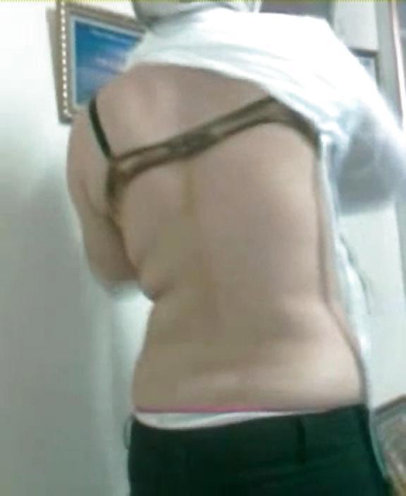 13P Arab doctor changing 
