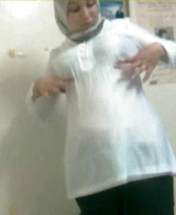 13P Arab doctor changing 