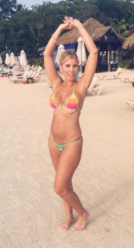 23P Women Need Exposure 840 - MILF on Display