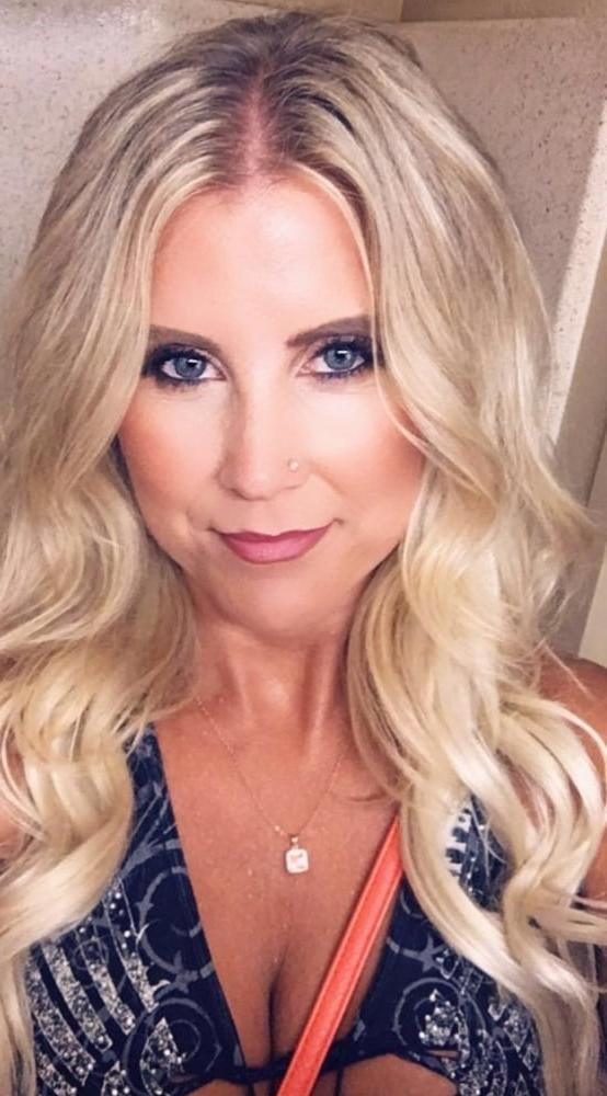 23P Women Need Exposure 840 - MILF on Display