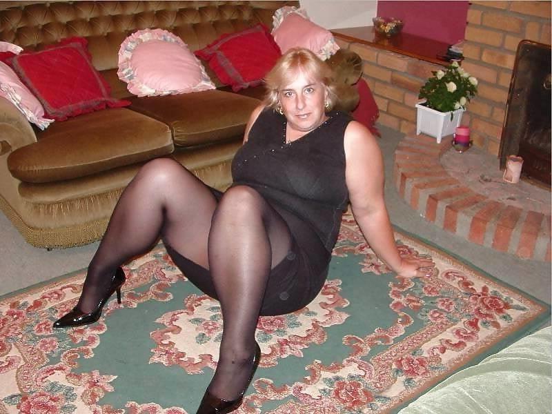 25P Sexy MILFs Thick Thighs 6