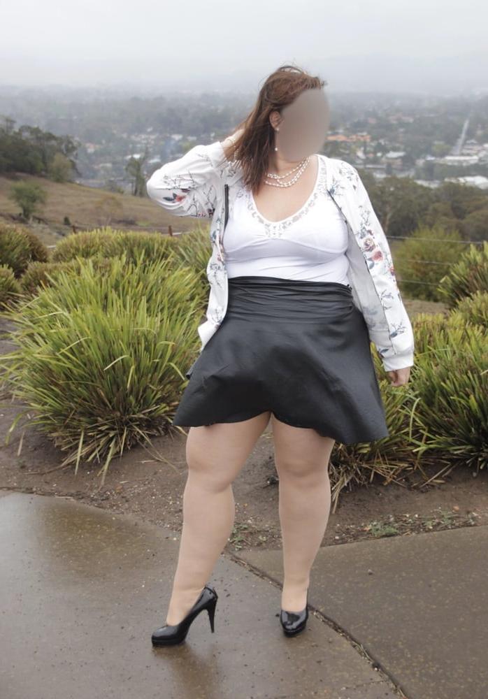 25P Sexy MILFs Thick Thighs 6