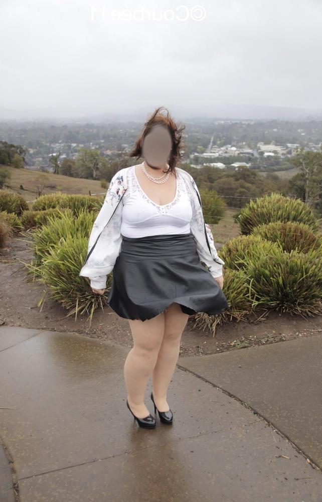 25P Sexy MILFs Thick Thighs 6