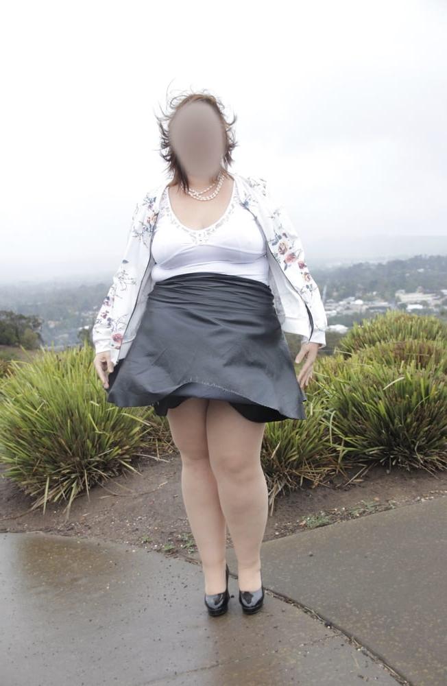 25P Sexy MILFs Thick Thighs 6