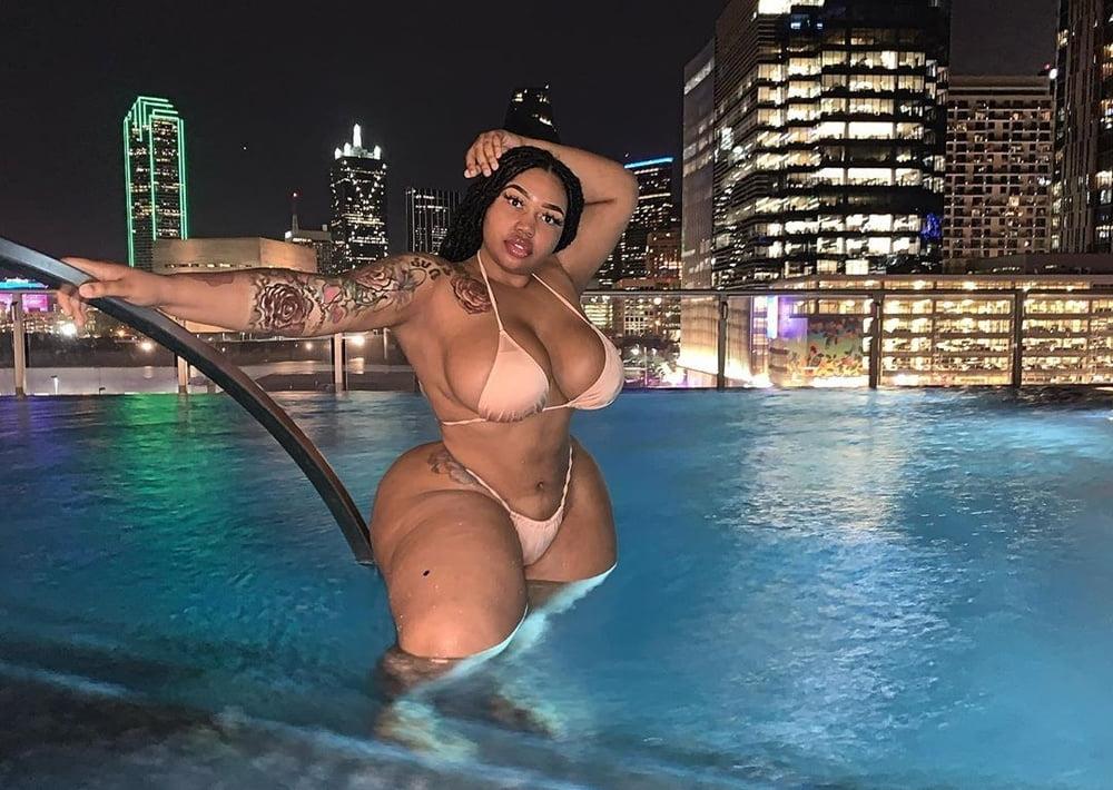 25P Beautiful Thick Women 29