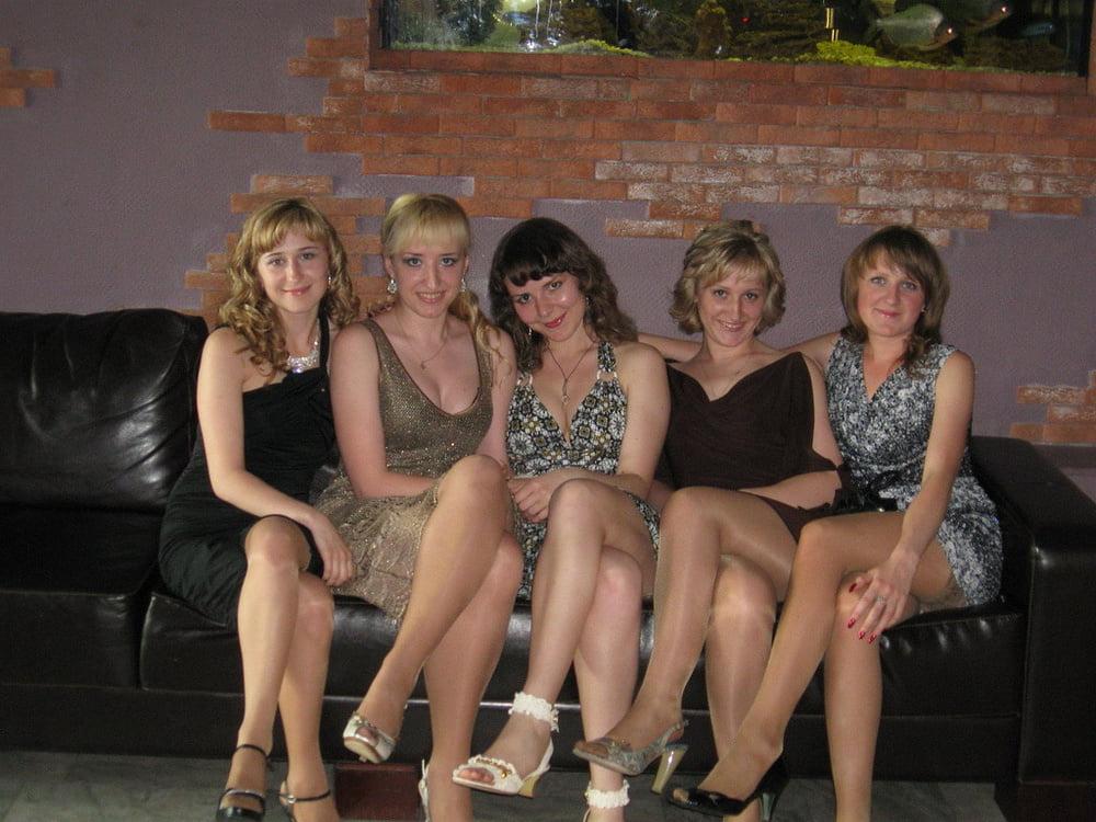 25P Sexy MILFs and GILFs wearing tights 7