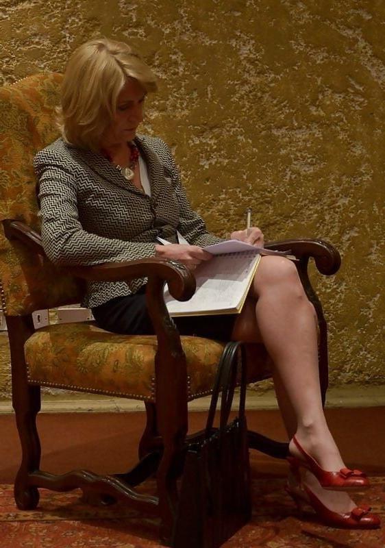 25P Sexy MILFs and GILFs wearing tights 7