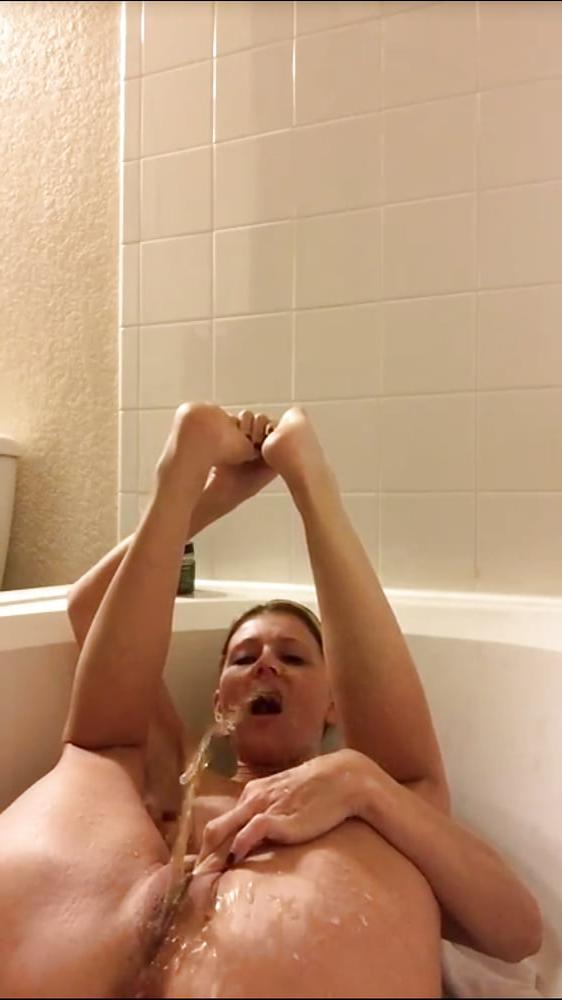 24P Blonde 40+ mum is never too old for naked selfies