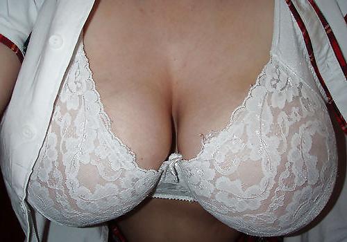 11P Woman their sell bra on the net 