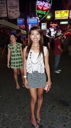 6P Thai sideline girl 2
